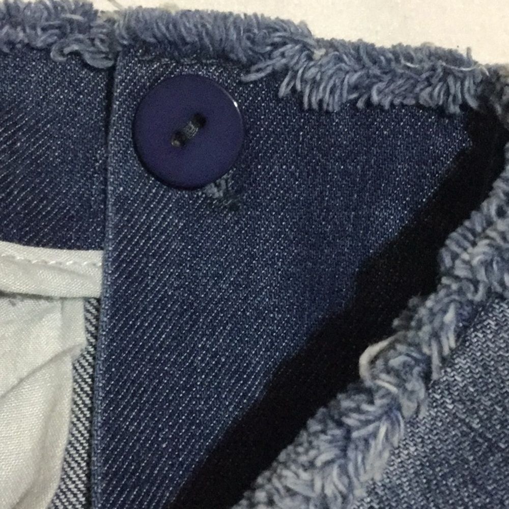 MINE Stretch Light Denim Capris Ripped Look - Picture 5 of 5